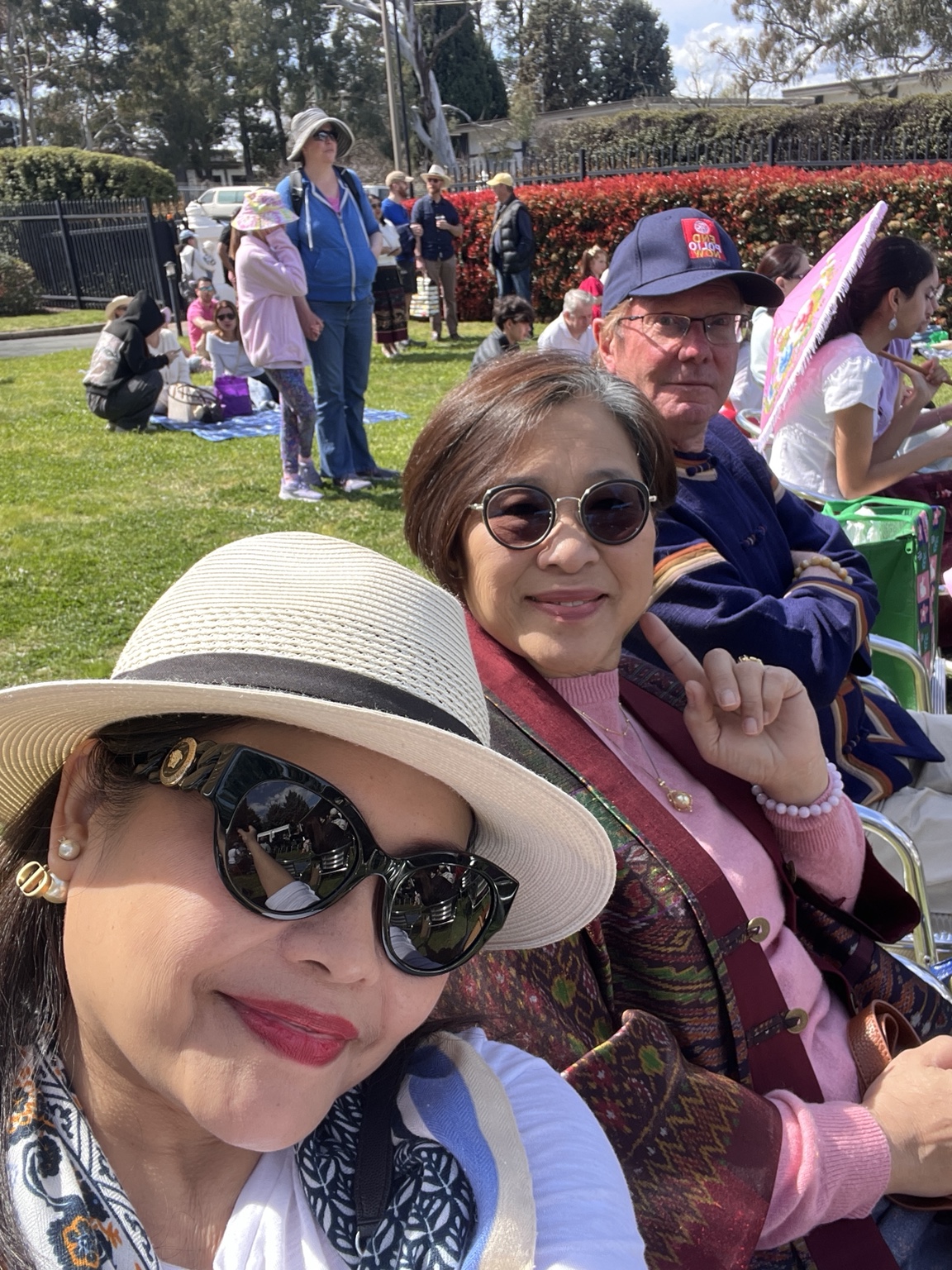 Sipim Piwatthongchai with Rotarian David and Tippy Anderson at Thai Festival in Canberra